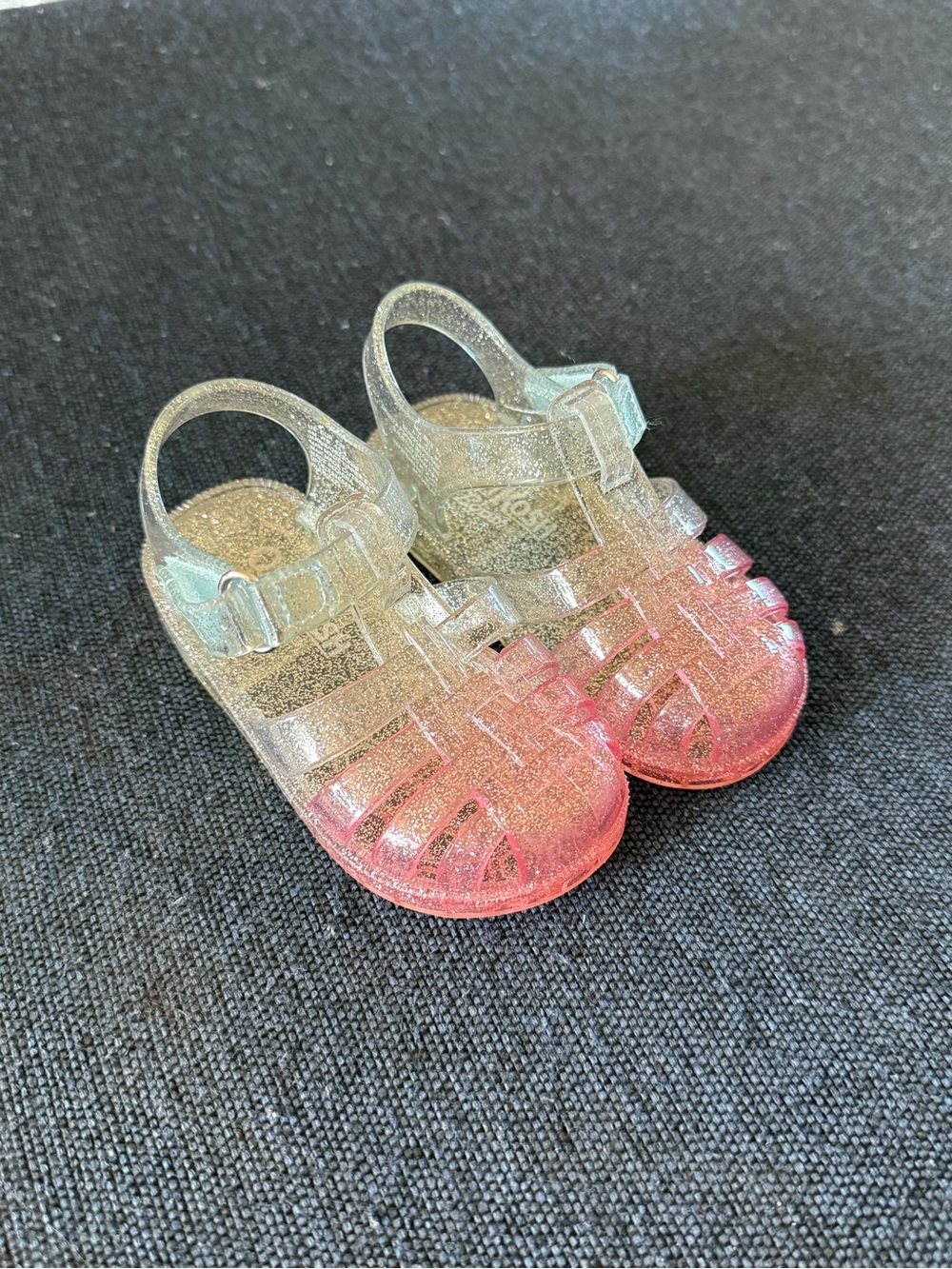 EUC Oshkosh Toddler Girls Blue Pink Clear Glitter Jelly Sandal Size 4